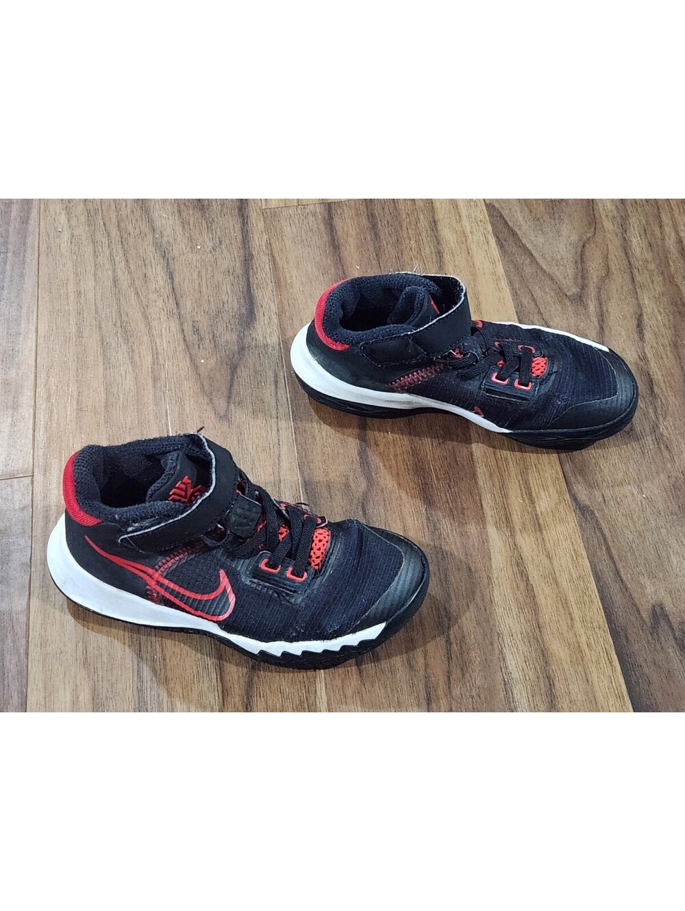 Nike Boys Kyrie Flytrap 4 Basketball Shoes 11c